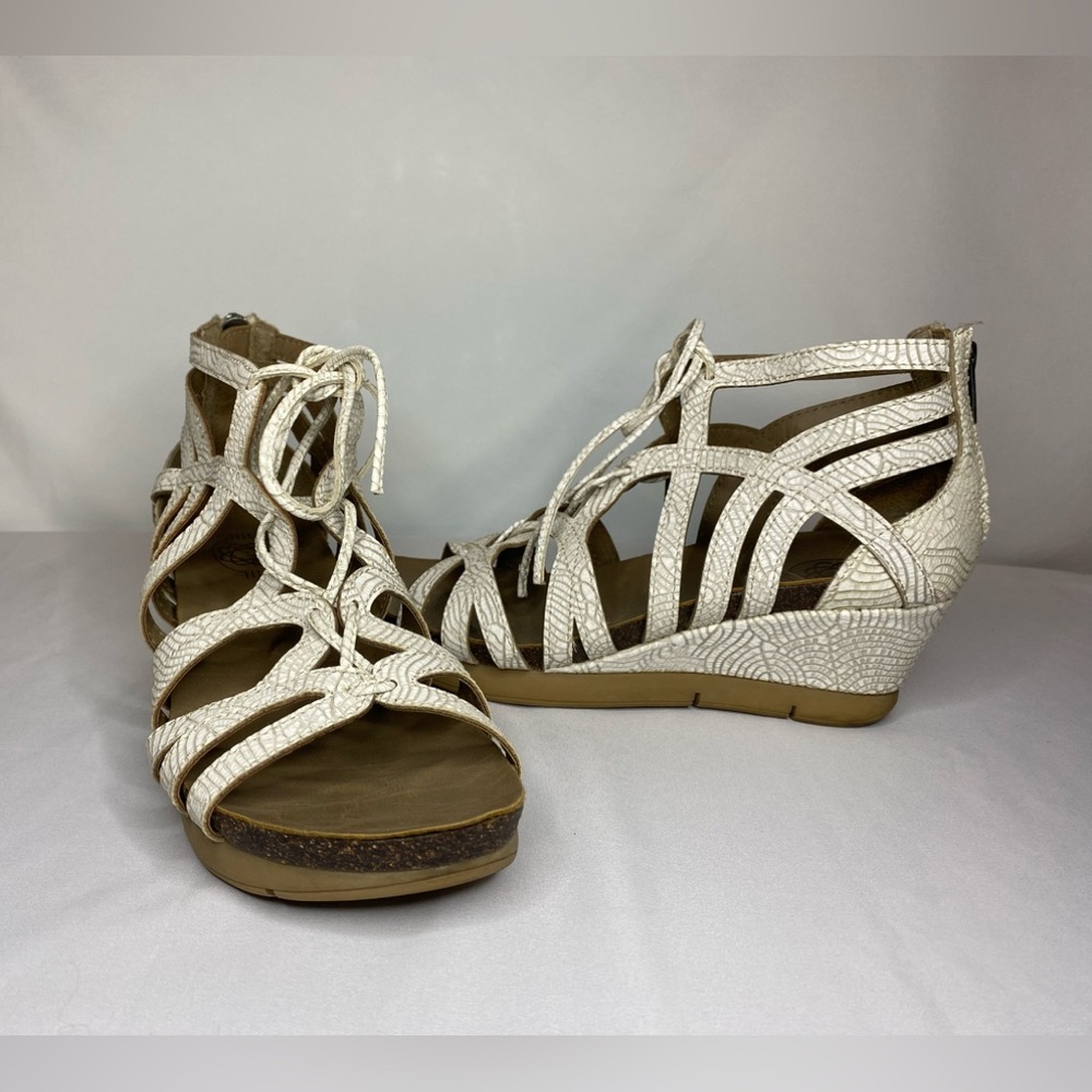Women - 8.5 - wedge heels - white/cream